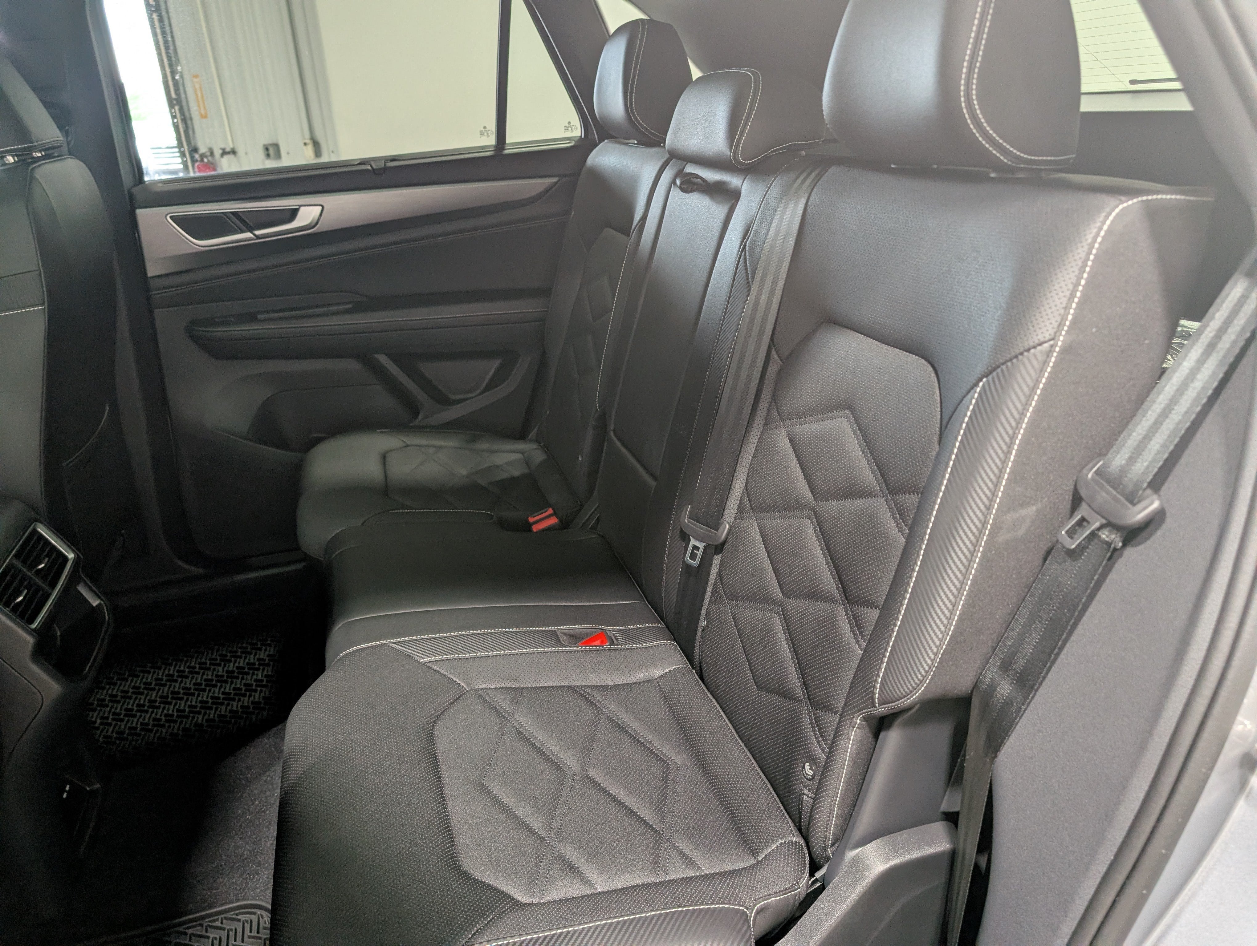 2026 Volkswagen Atlas Cross Sport SE with Technology