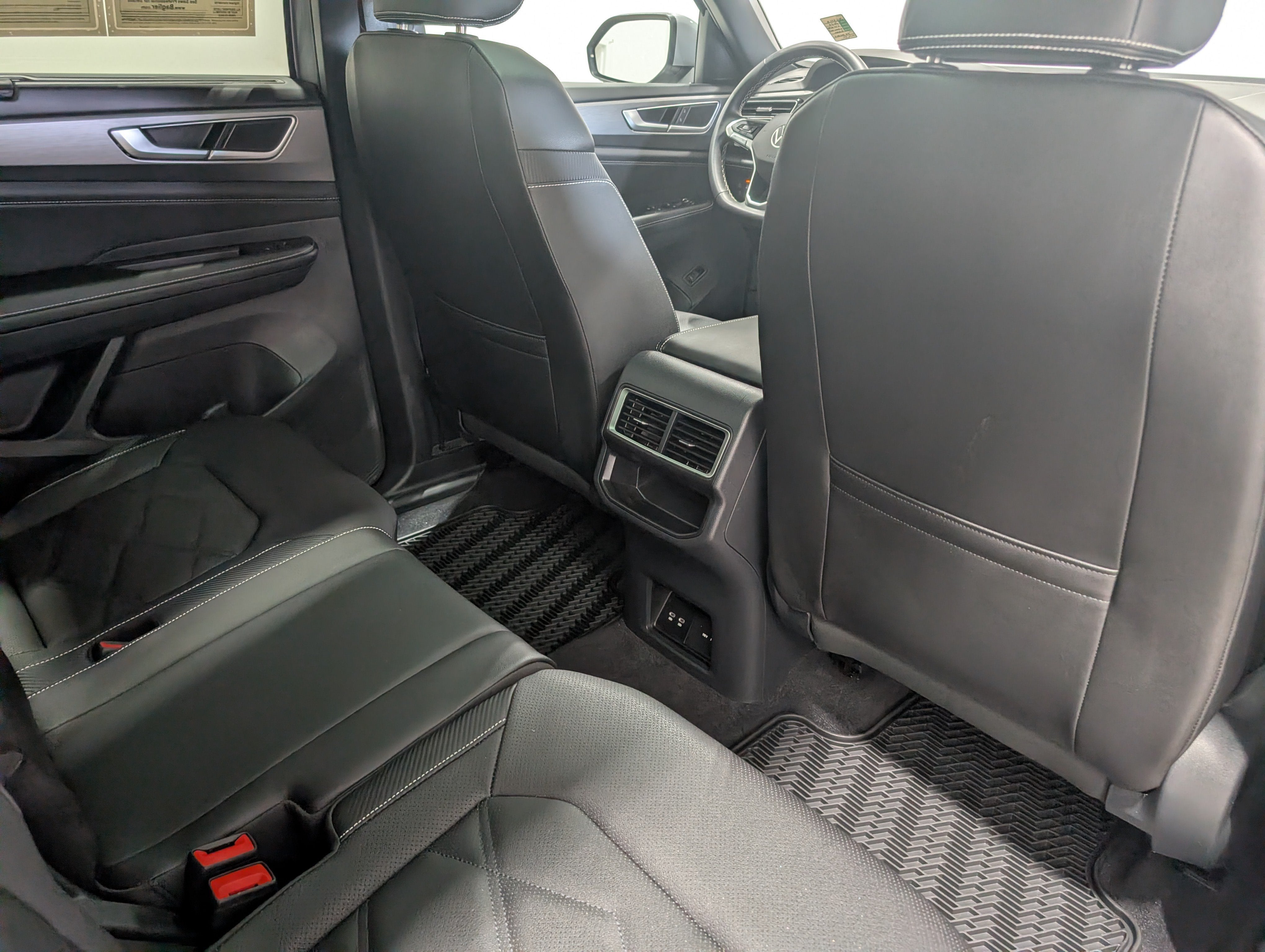 2026 Volkswagen Atlas Cross Sport SE with Technology