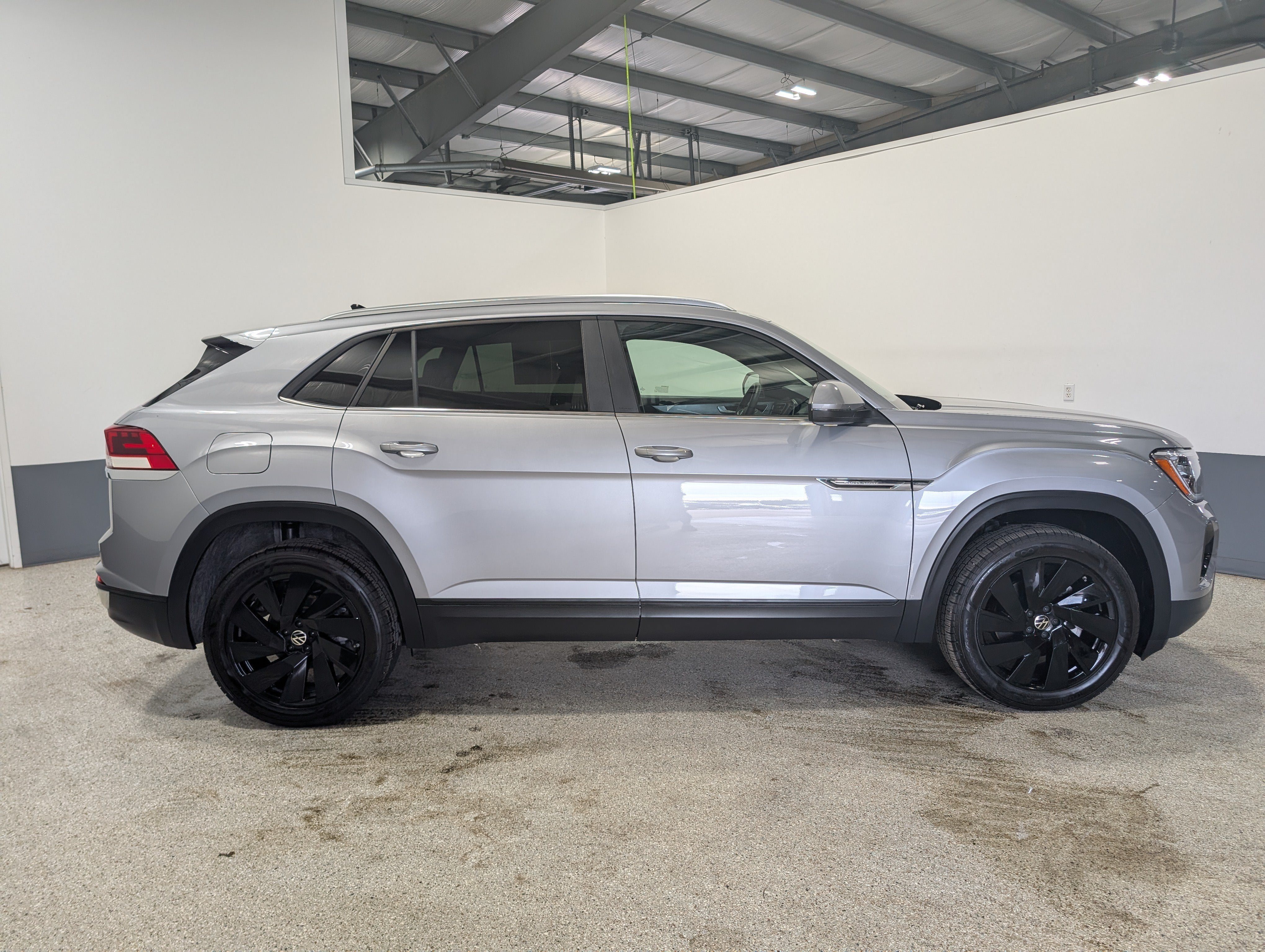 2026 Volkswagen Atlas Cross Sport SE with Technology
