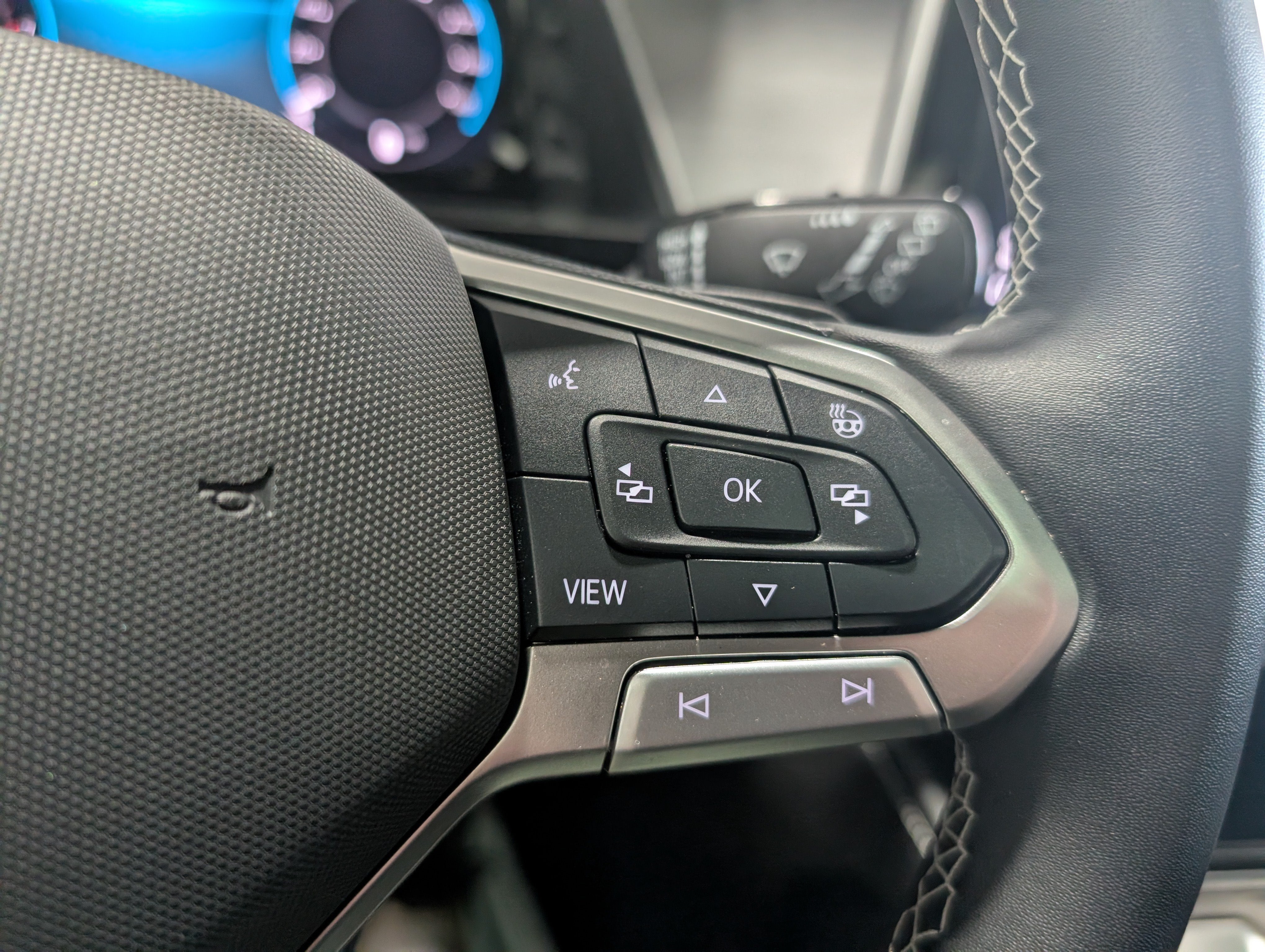 2026 Volkswagen Atlas Cross Sport SE with Technology