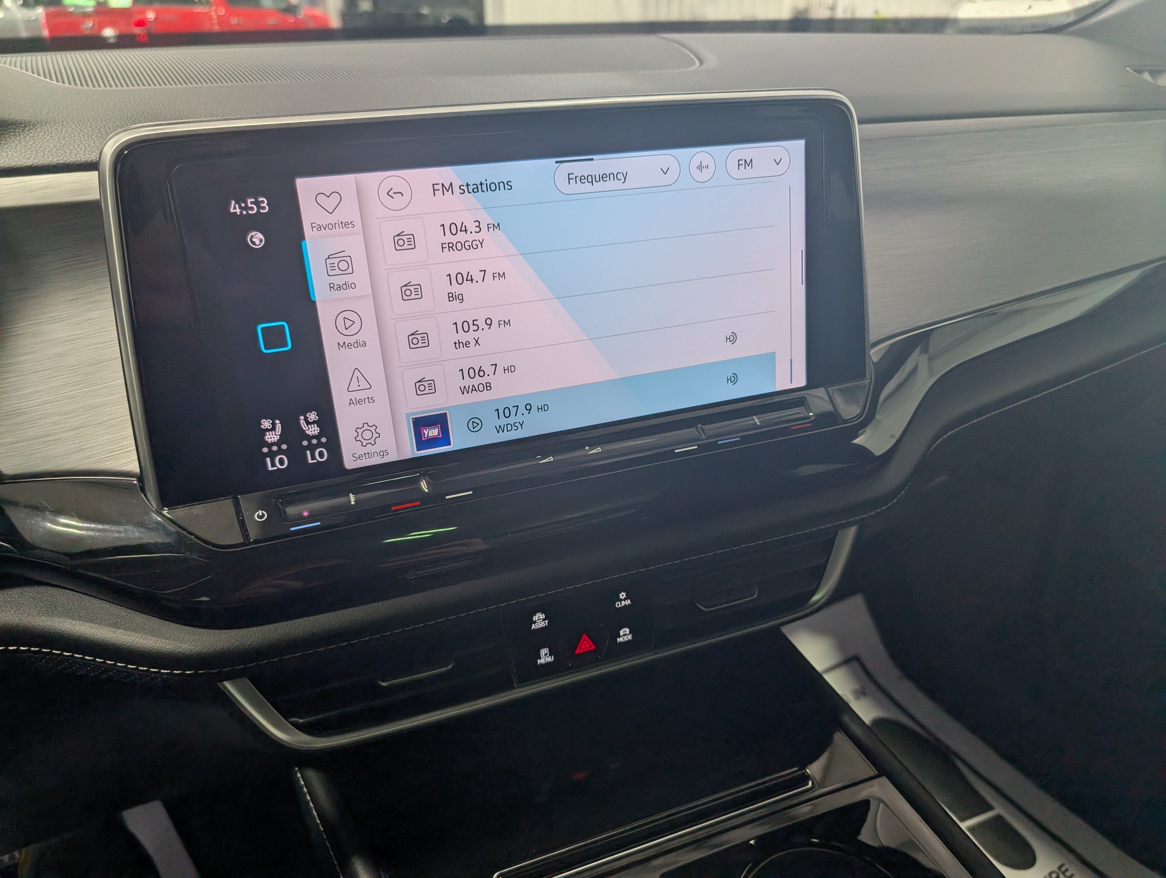 2026 Volkswagen Atlas Cross Sport SE with Technology