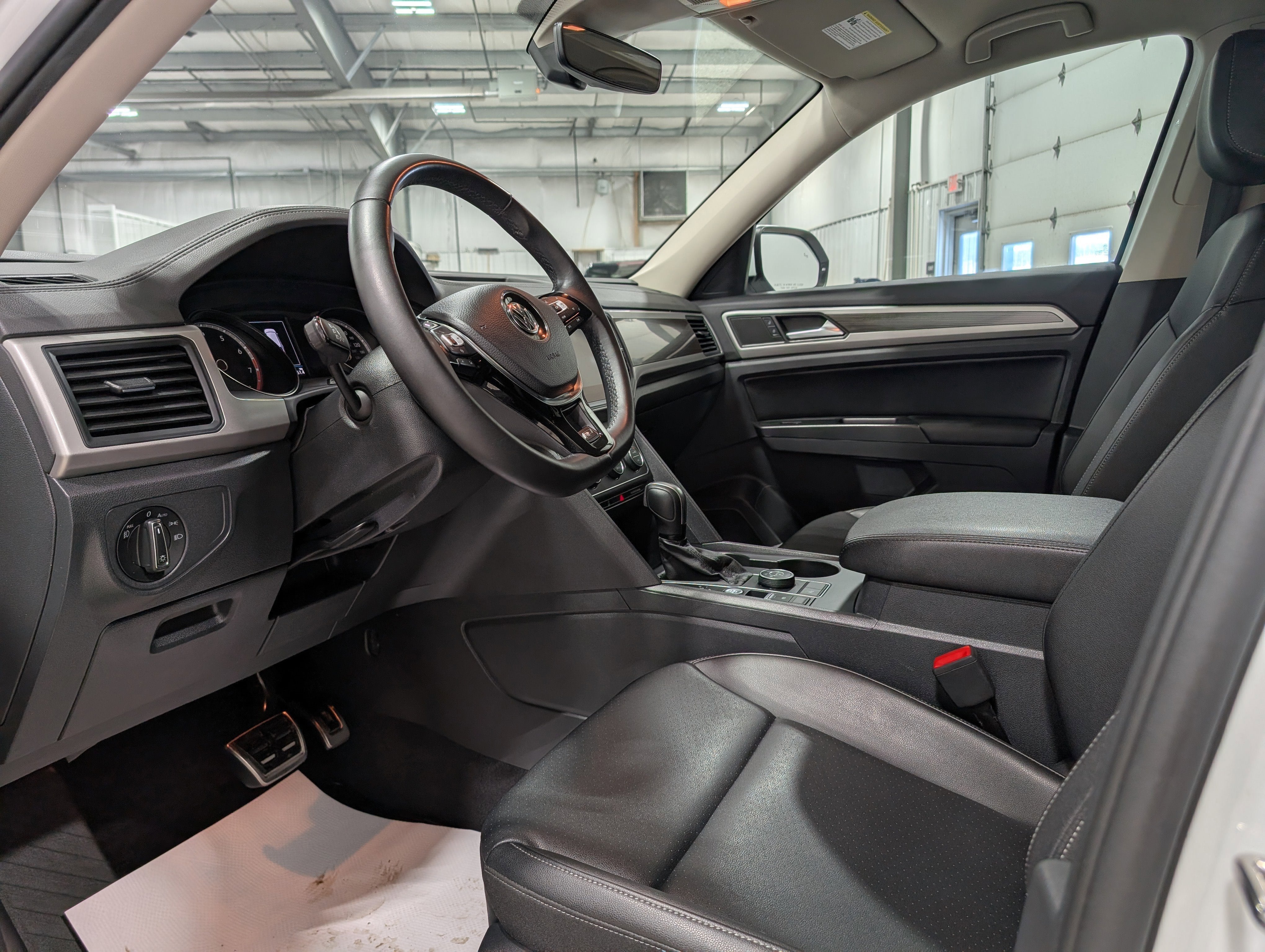 2020 Volkswagen Atlas 3.6L V6 SE w/Technology R-Line