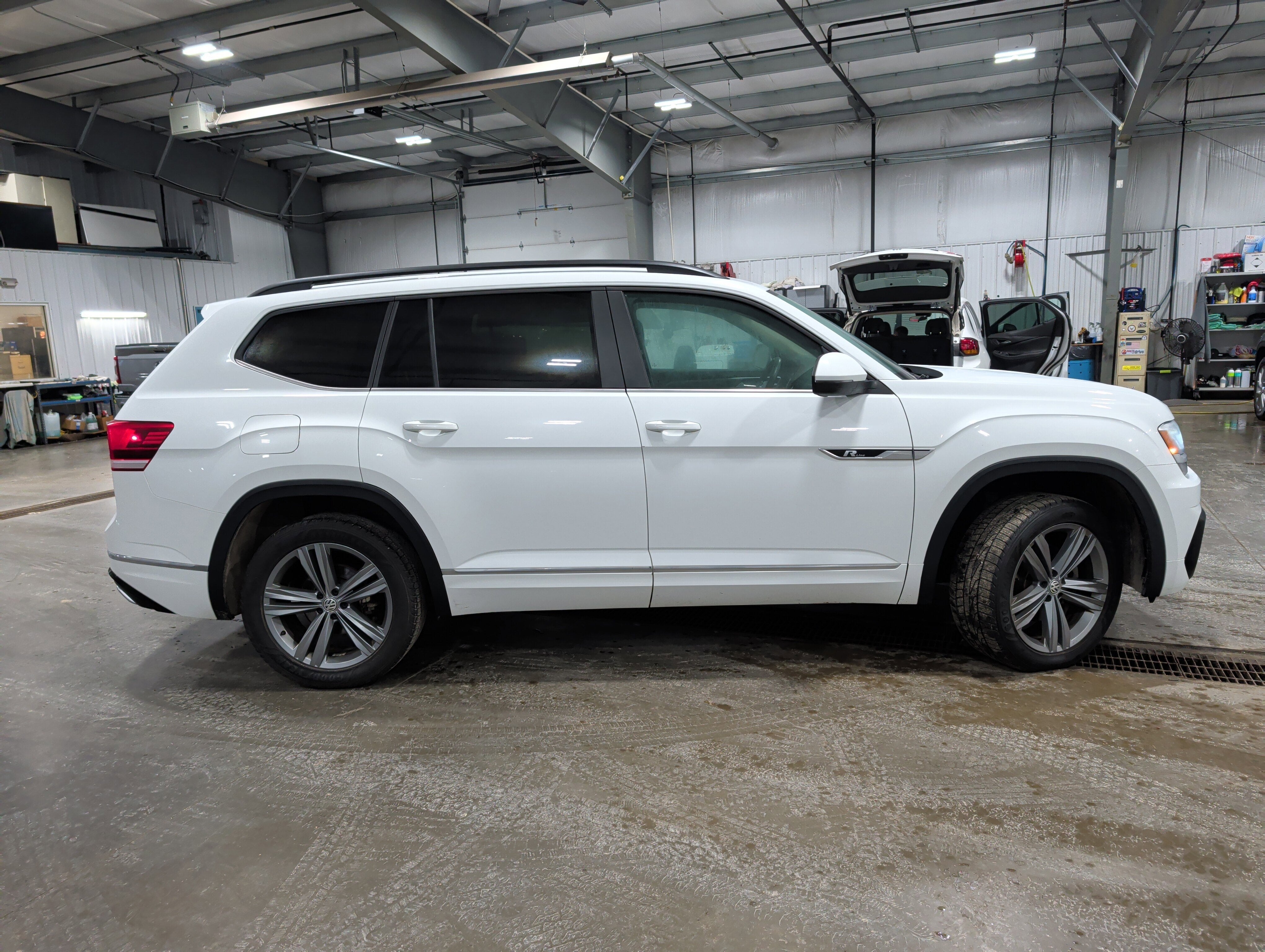 2020 Volkswagen Atlas 3.6L V6 SE w/Technology R-Line