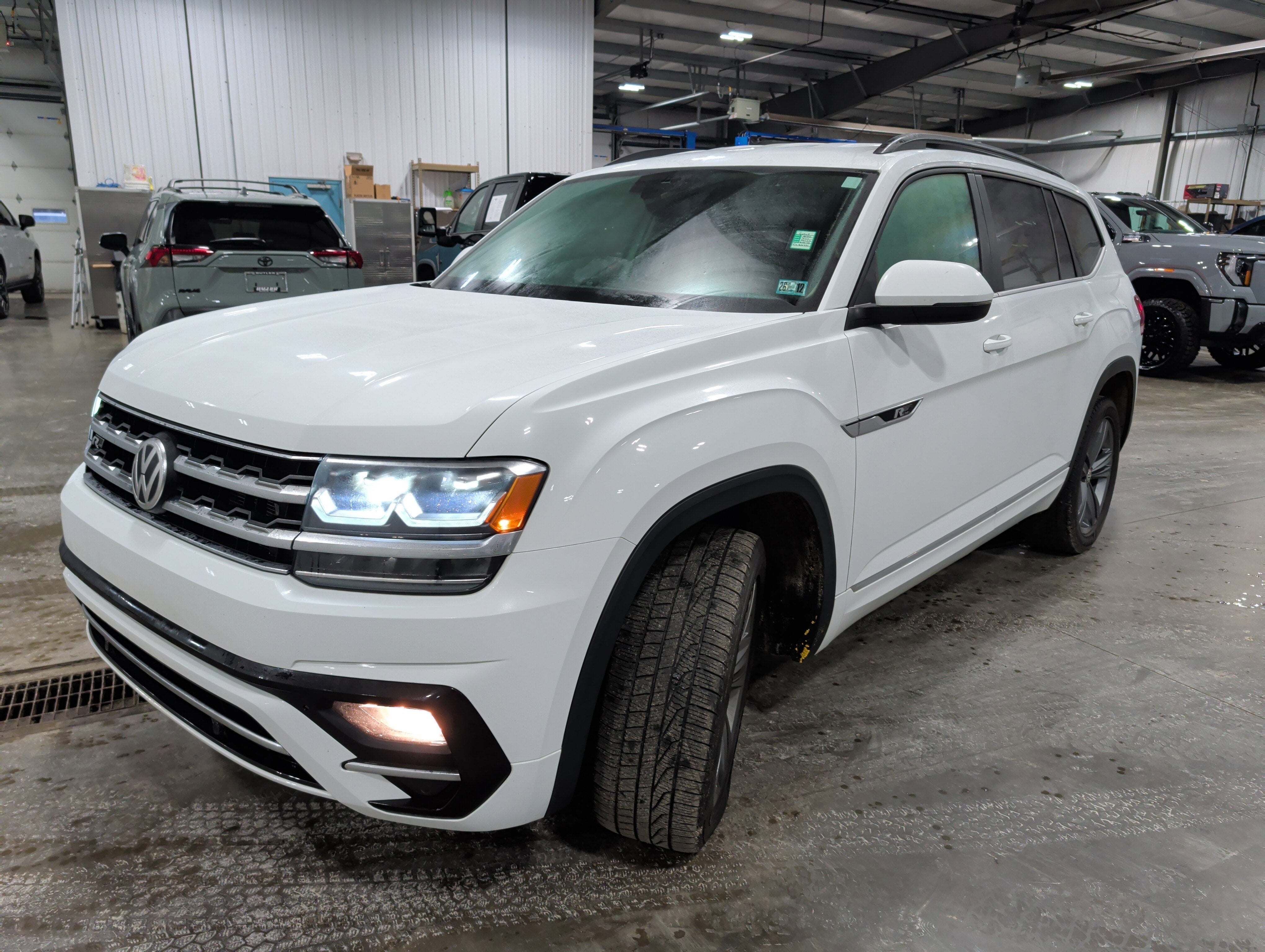 2020 Volkswagen Atlas 3.6L V6 SE w/Technology R-Line
