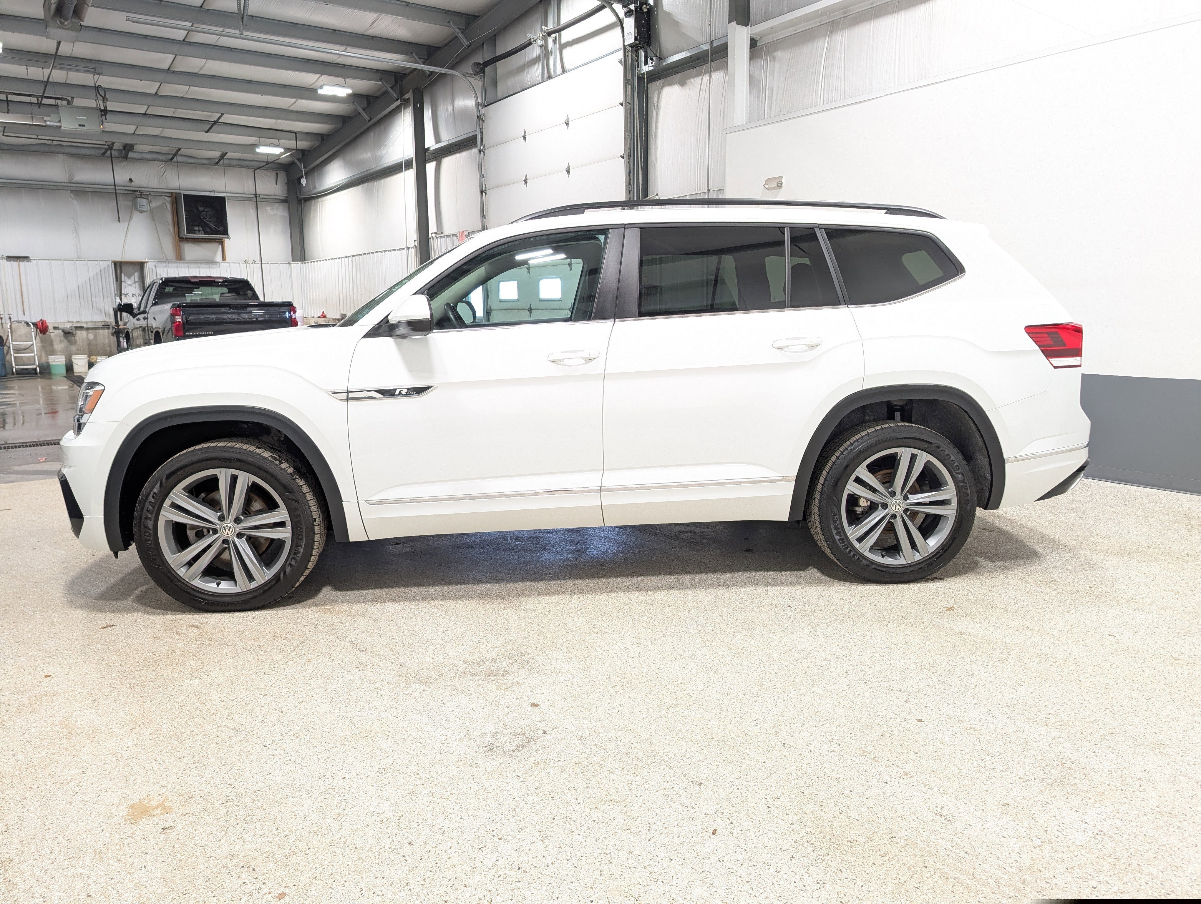 2020 Volkswagen Atlas 3.6L V6 SE w/Technology R-Line