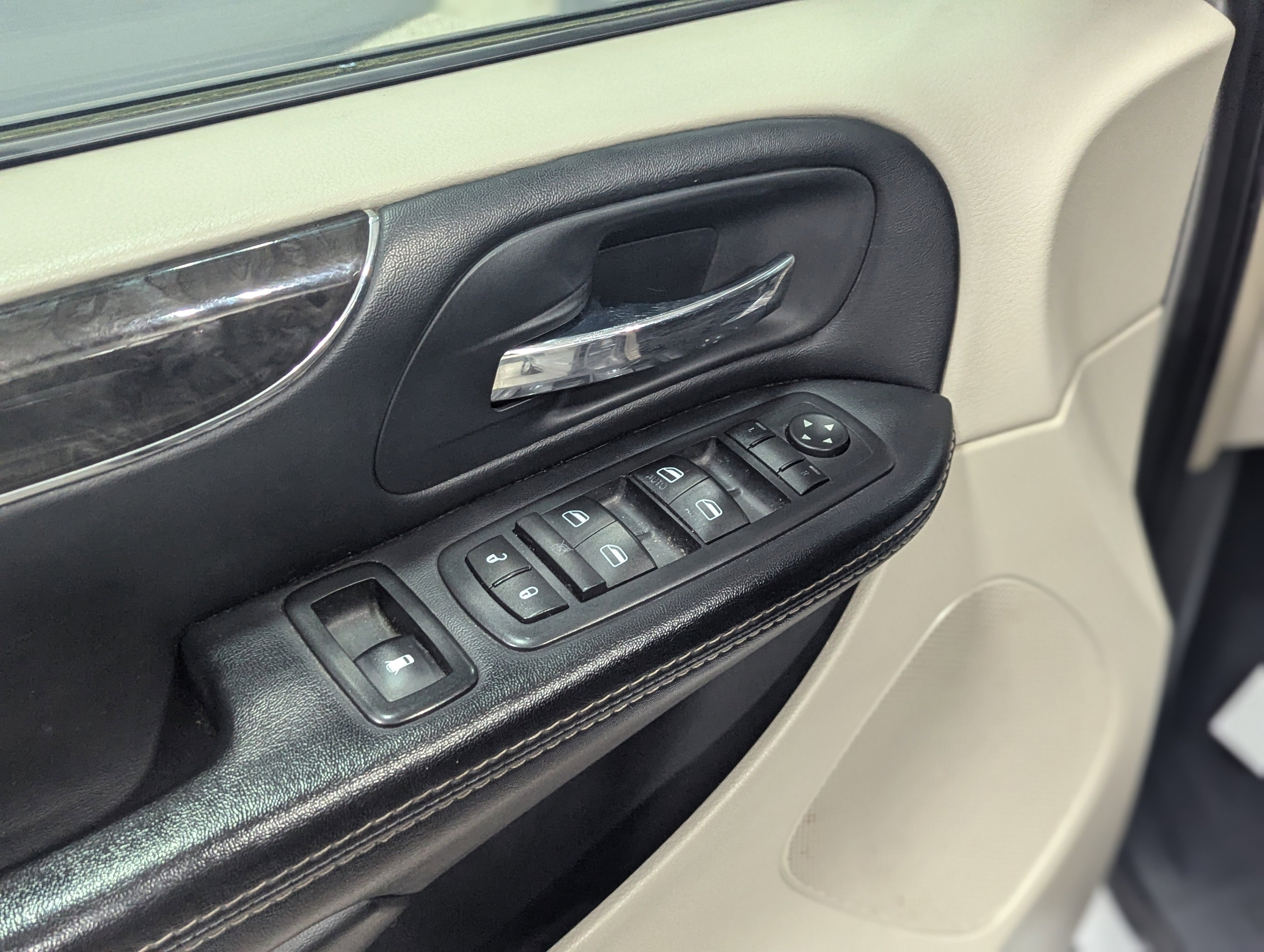 2016 Chrysler Town & Country Touring