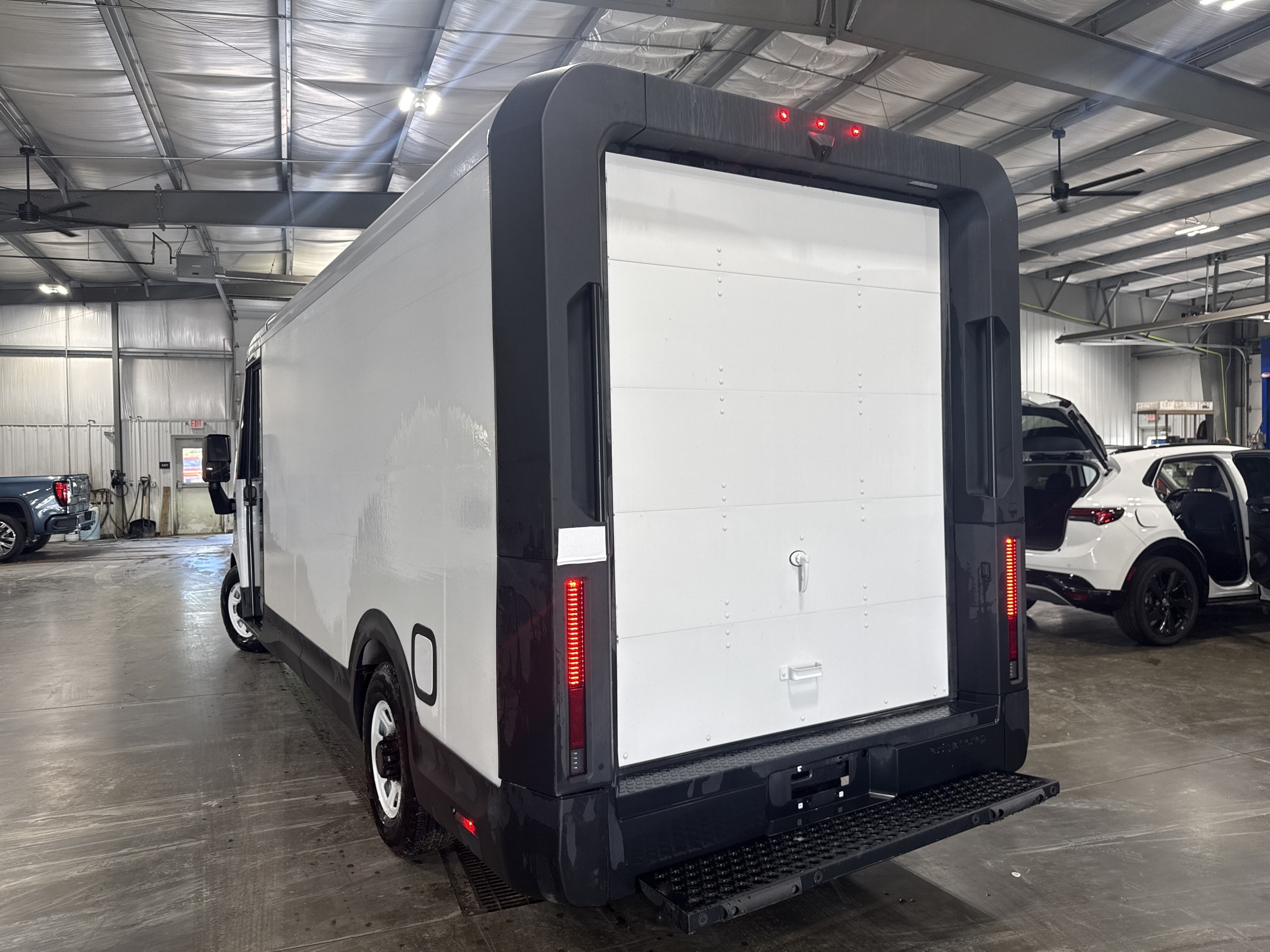 2024 BrightDrop Zevo 600 EJY