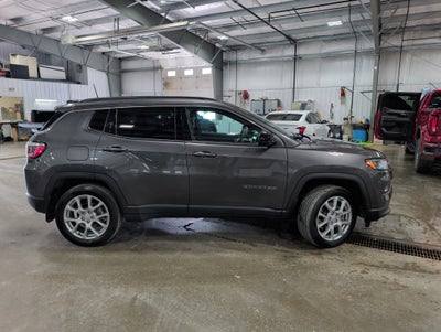 2024 Jeep Compass Latitude Lux FWD
