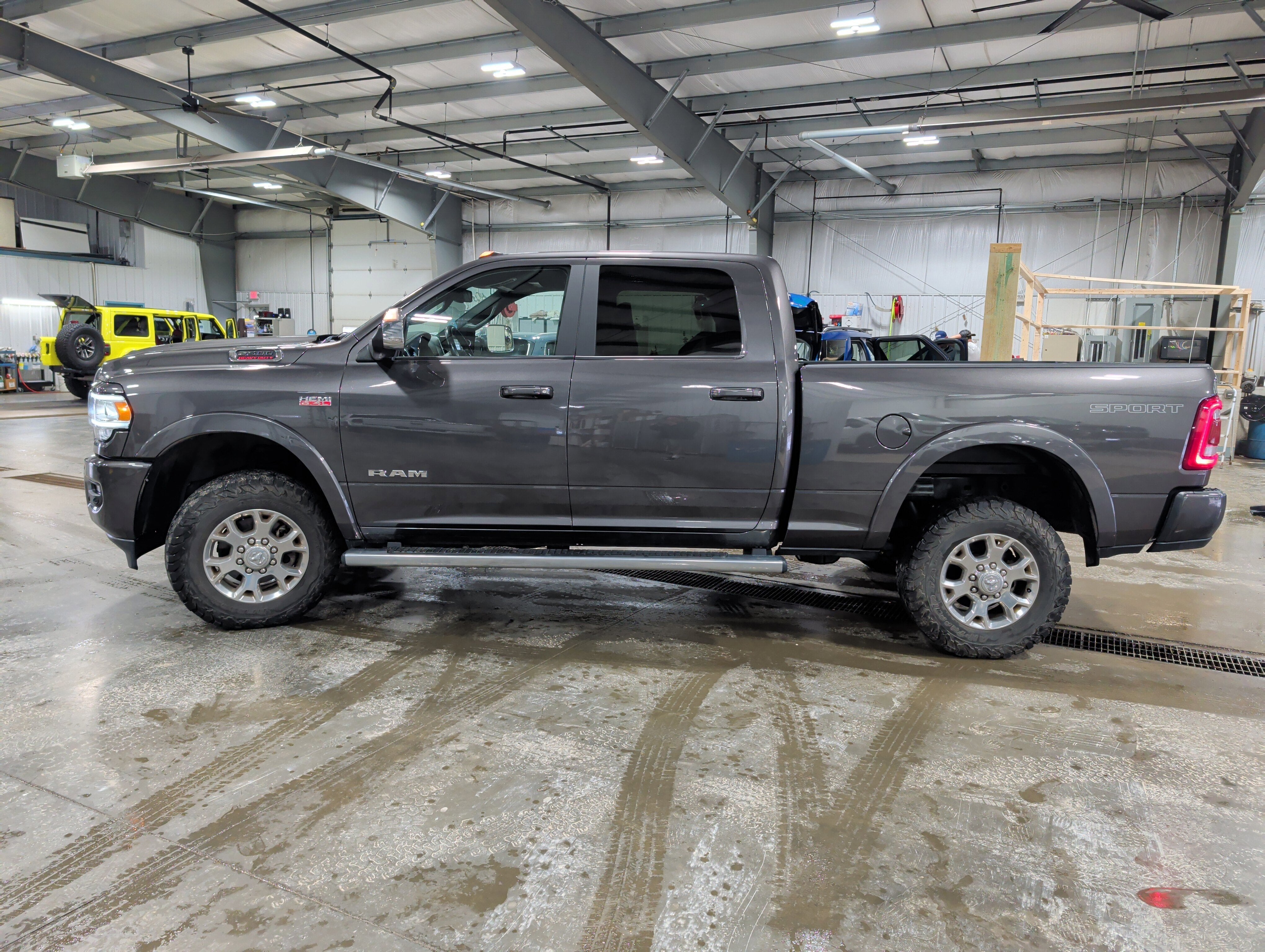 2022 RAM 2500 Laramie Crew Cab 4x4 6'4" Box