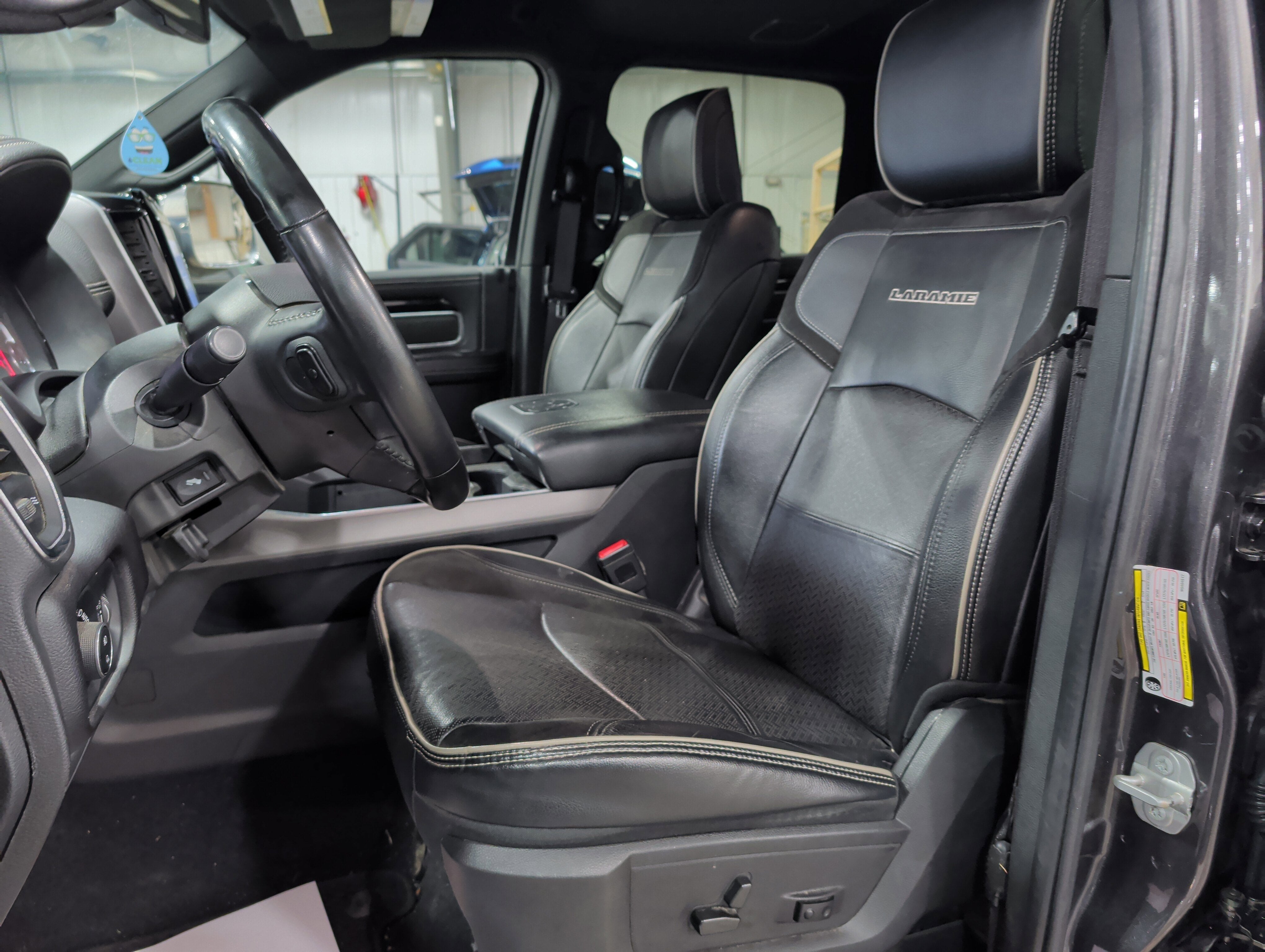 2022 RAM 2500 Laramie Crew Cab 4x4 6'4" Box